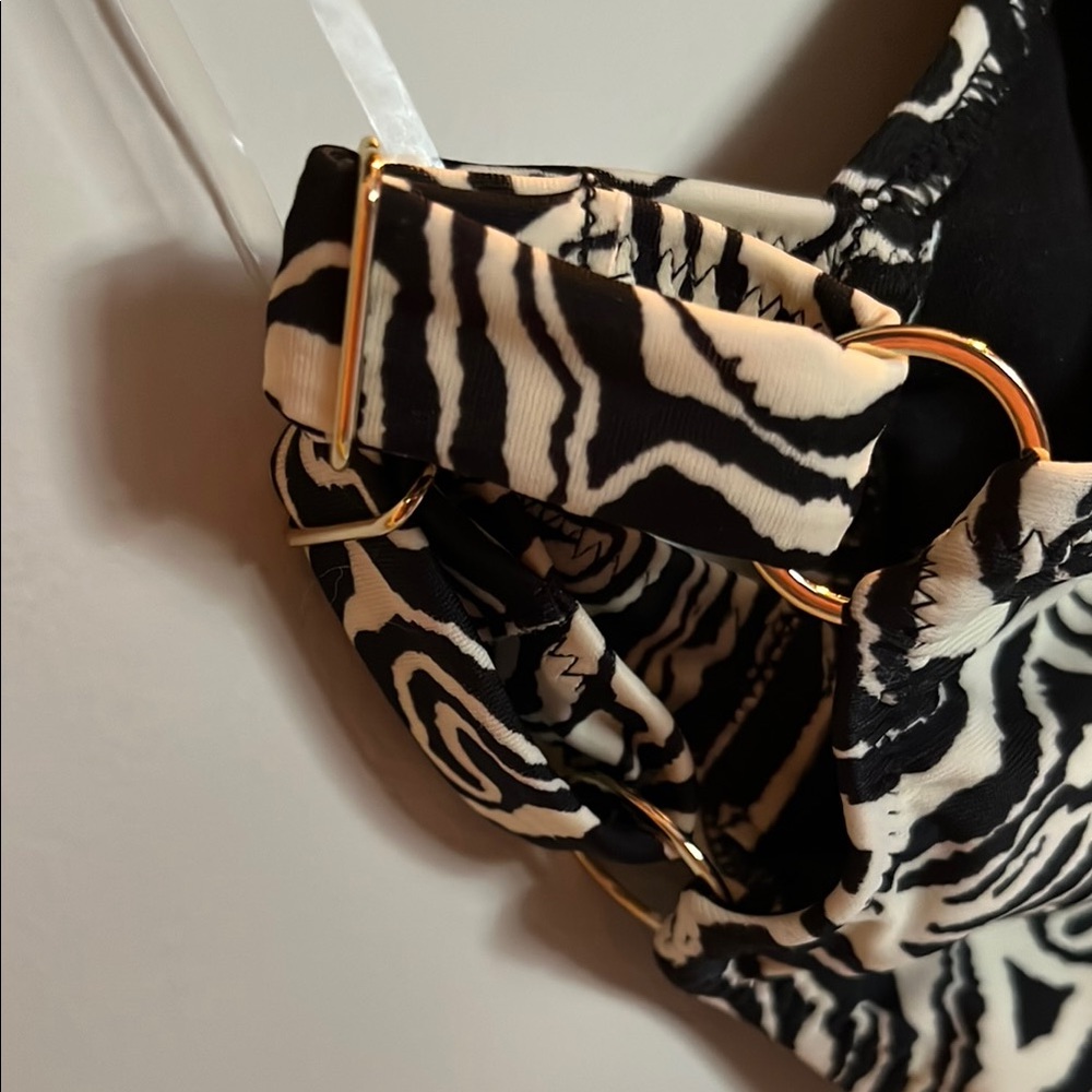 Chic Swirl Pattern One-Piece Swimsuit - Picture 4 of 6